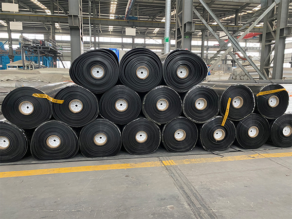 填埋場(chǎng)鋪設(shè)防滲土工膜為何要考慮預(yù)留量？