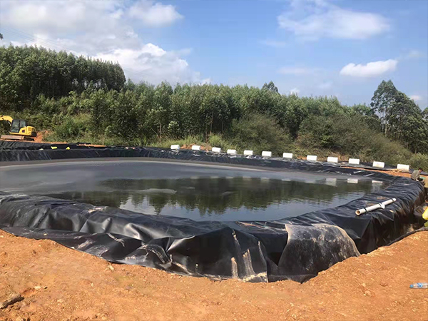 如何保護污水處理防滲膜安然度過寒冬？