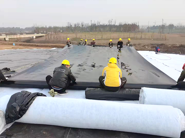 尾礦庫(kù)鋪設(shè)防滲土工膜須專注細(xì)節(jié)。