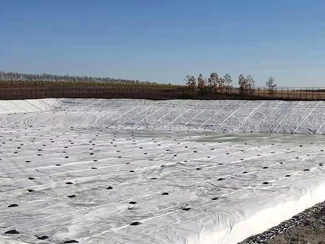 復(fù)合土工膜施工中有哪四種搭建方法？