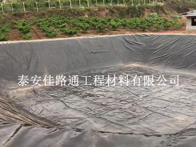 如何順利有效的鋪設(shè)施工養(yǎng)殖防滲土工膜？