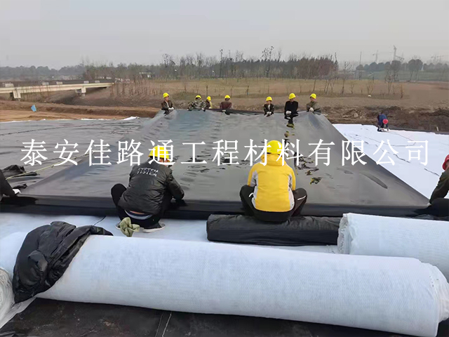 污水處理防滲膜該如何提高整體防滲效果？