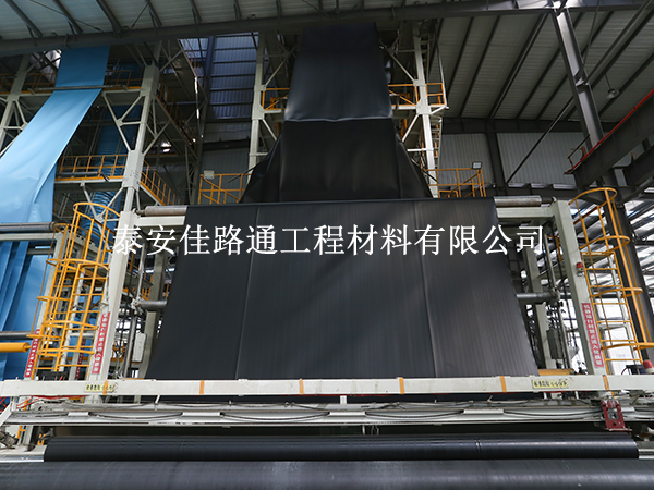 冬季對(duì)沼氣池土工膜的“呵護(hù)”須格外謹(jǐn)慎