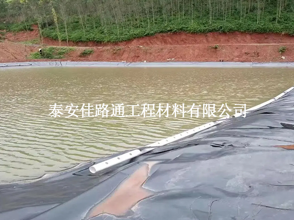 如何提升魚塘防滲膜的基本使用時(shí)間？