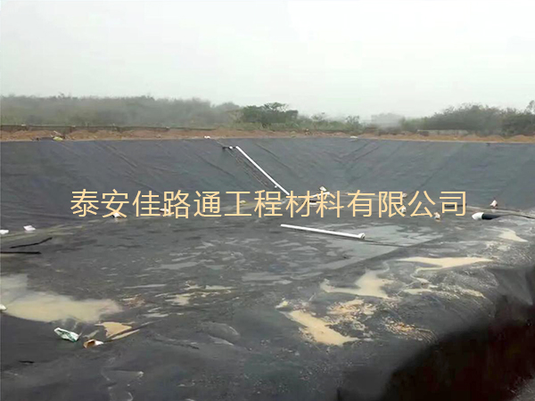 鹽場(chǎng)魚(yú)蝦養(yǎng)殖防滲膜使用壽命探析