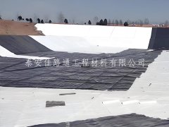 油田防滲選擇復(fù)合土工膜的要點：創(chuàng)新視角下的