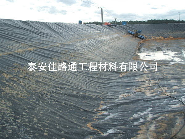 污水處理防滲膜選購：為何生產(chǎn)工藝至關(guān)重要？