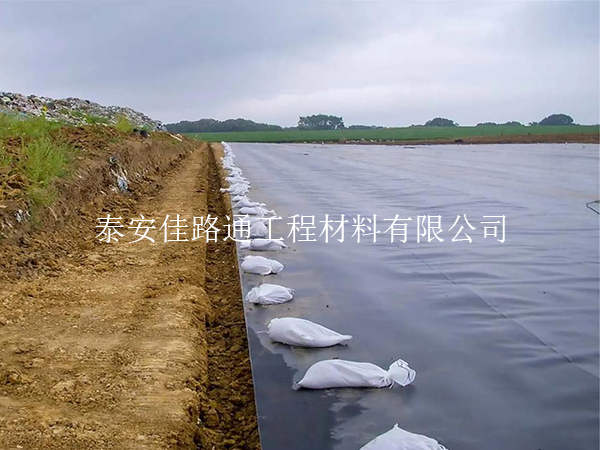 污水處理池防滲膜選購(gòu)技巧：智選材料，守護(hù)水質(zhì)安全