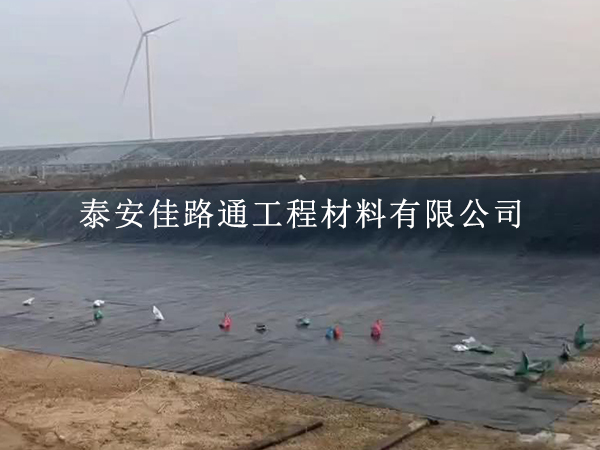 污水處理防滲膜的優(yōu)異防滲性能：守護(hù)水質(zhì)，構(gòu)筑綠色防線