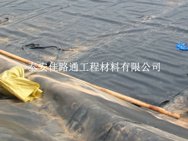 調(diào)節(jié)池防滲膜施工慢？這些方法能提速