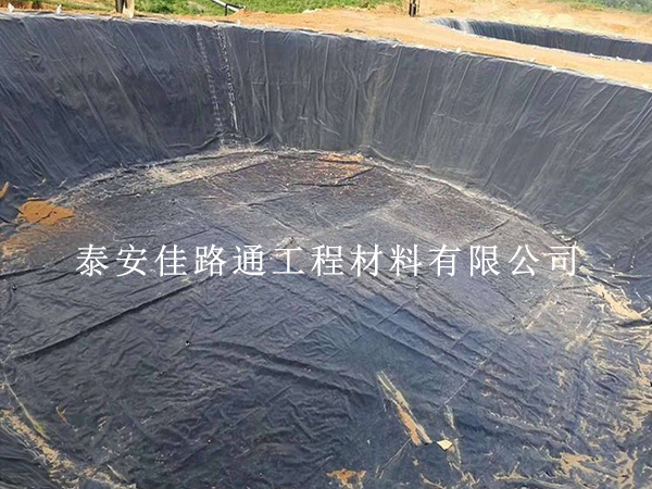 沼氣池防滲膜運輸別大意，這些細(xì)節(jié)護(hù)好膜
