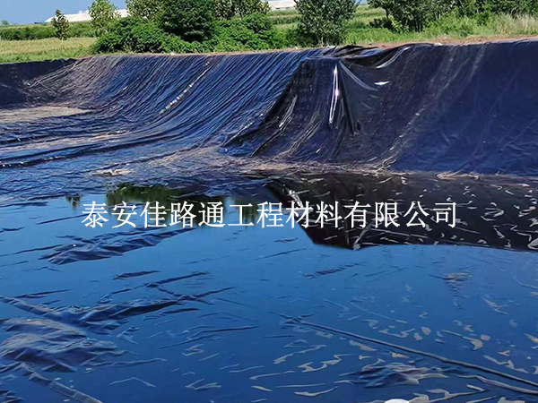 防滲土工膜鋪設(shè)別著急，這些準(zhǔn)備工作要做足