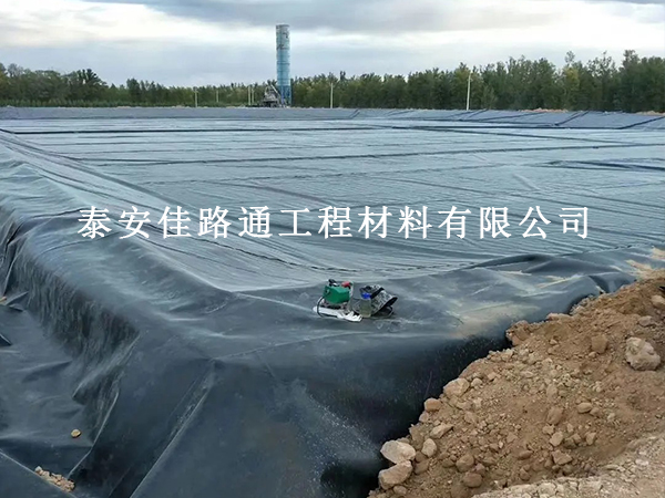 油田防滲膜檢查與驗(yàn)收工作：嚴(yán)抓細(xì)節(jié)，守住油