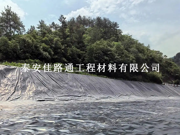 養(yǎng)殖防滲膜自然損壞誘因解析：規(guī)避自然風險，