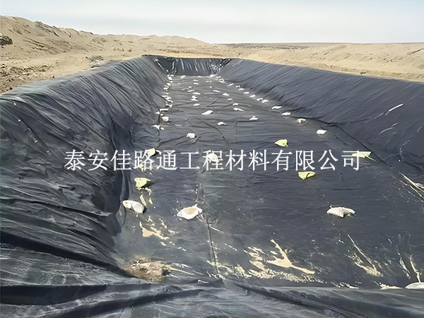 魚塘防滲膜施工降本攻略 避開誤區(qū)更省開支